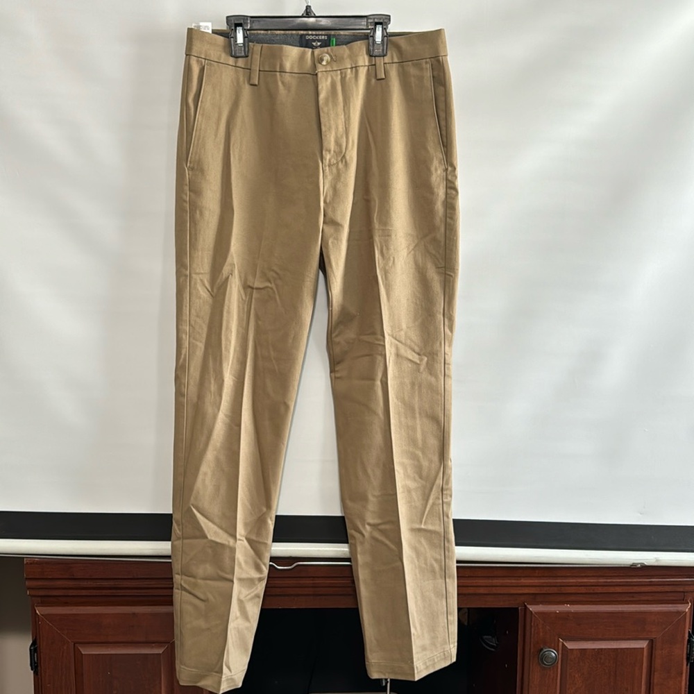 New. Men's Dockers Comfort Knit Chino
